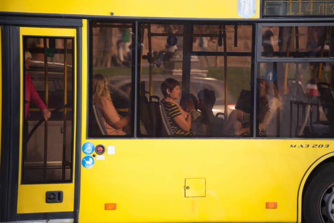 Автобуси змінять роботу, поки ремонтуватимуть шляхопровід на Рейгана