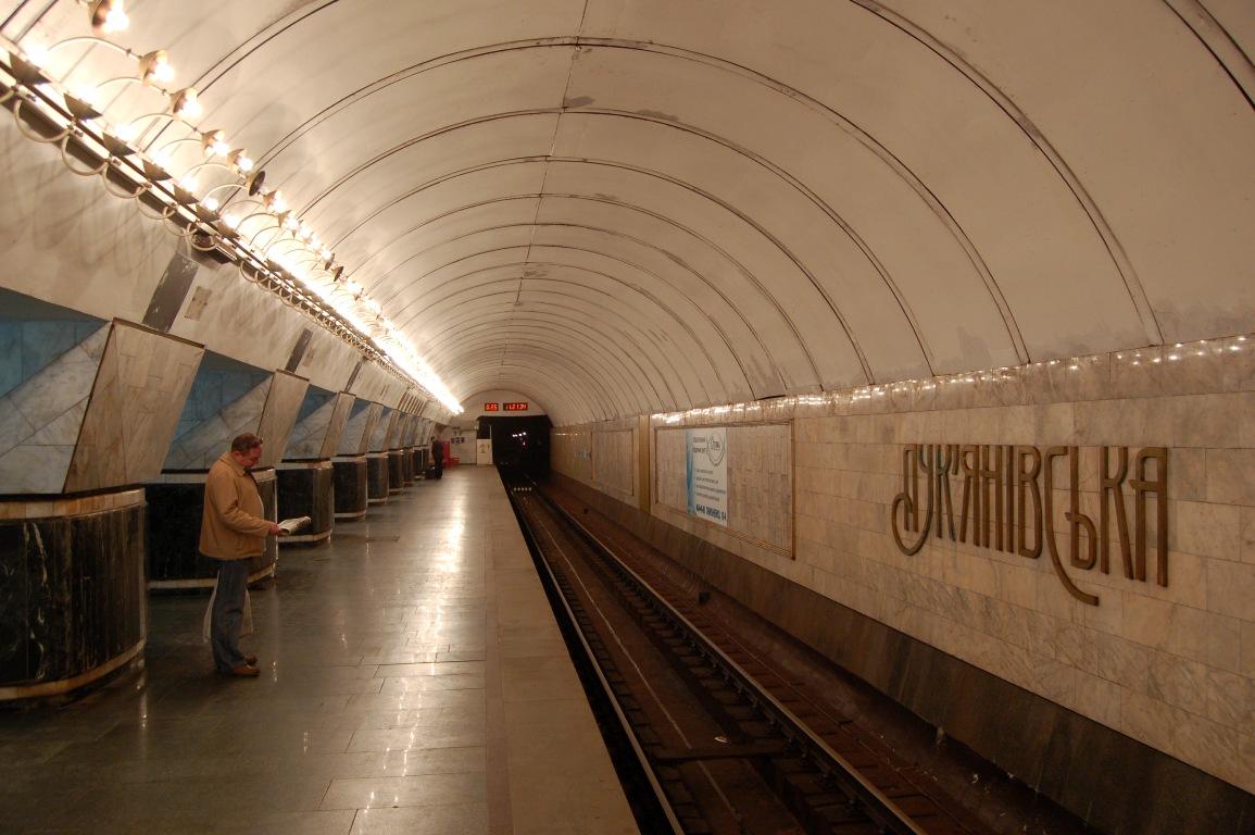 Станция метро Лукьяновская