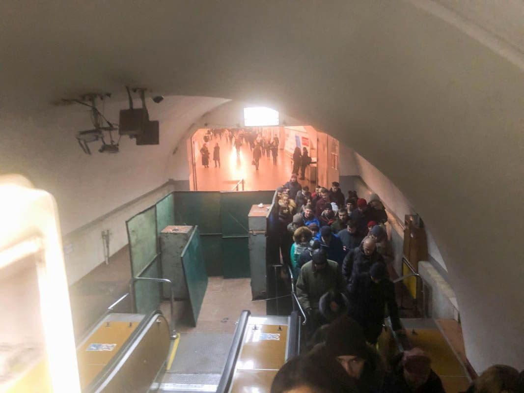 Эскалатор метро Площадь Льва Толстого