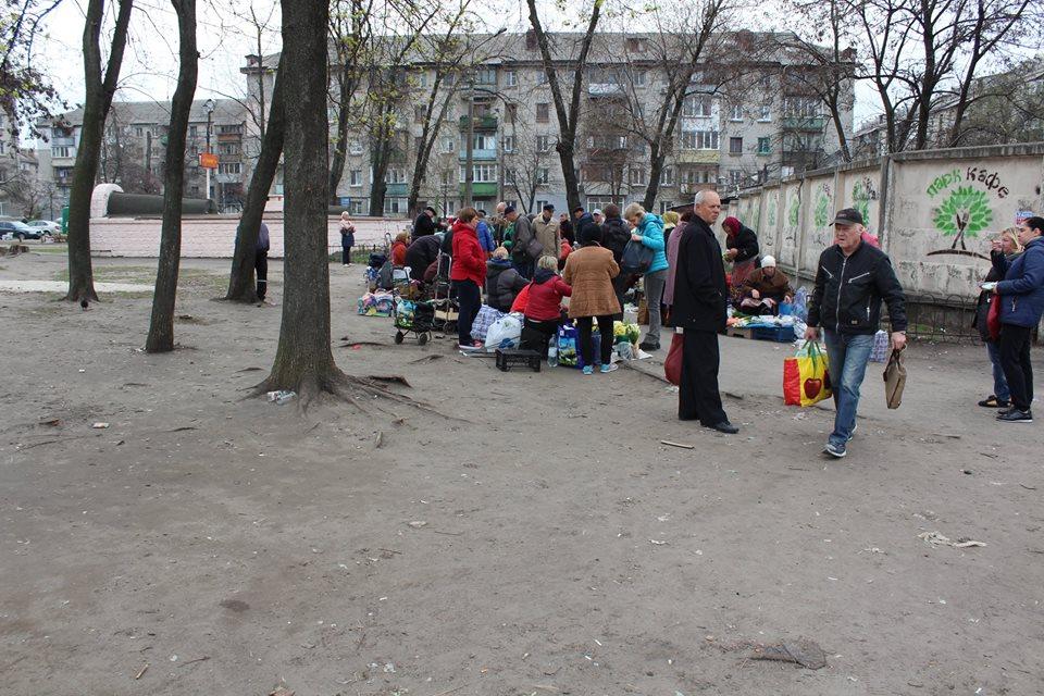 стихийная торговля, сквер