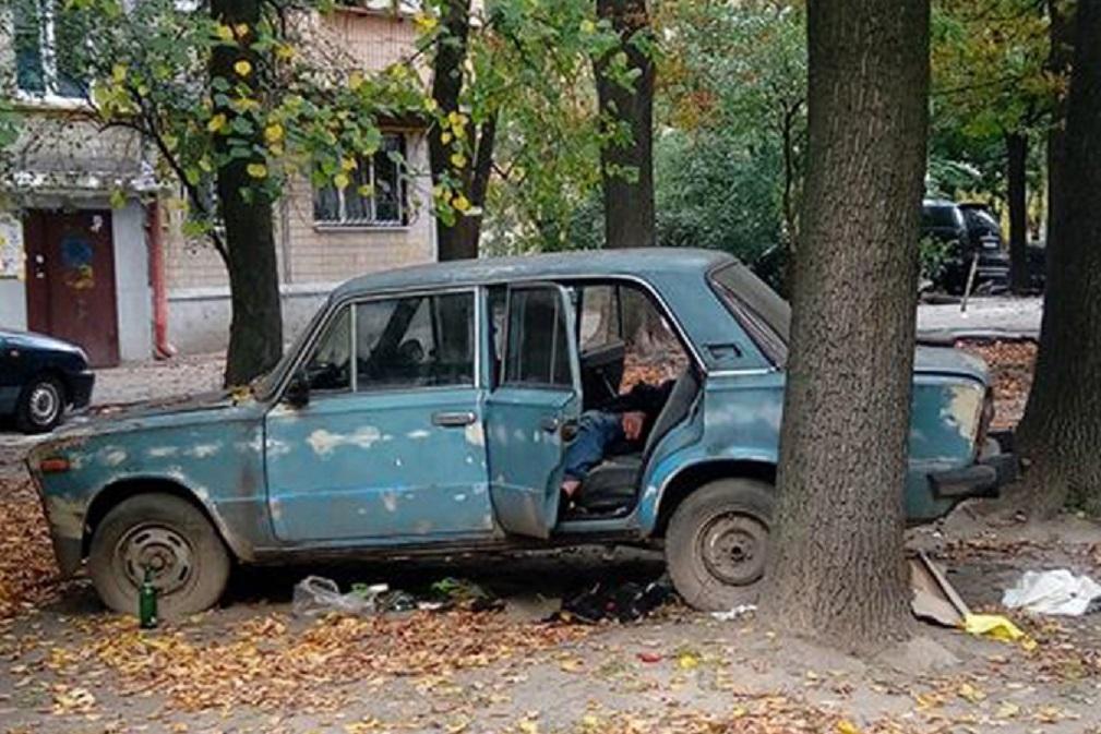 брошенный автомобиль