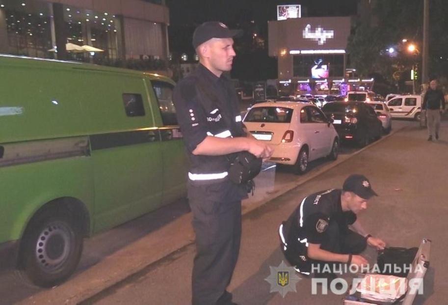 В Киеве разыскивают злоумышленника, забравшего деньги из инкассаторской машины