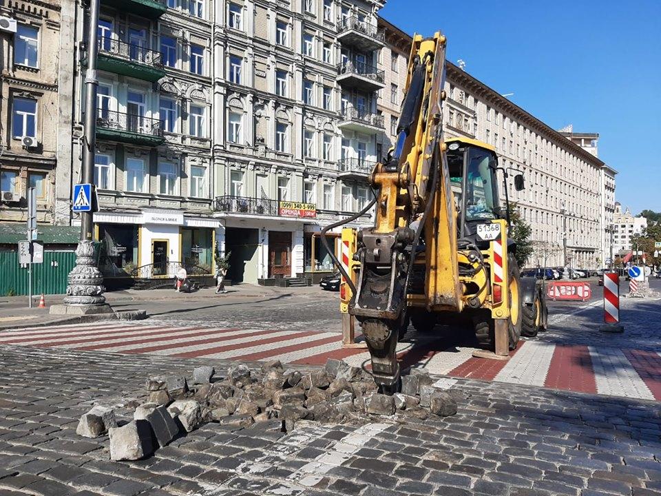 ул Грушевского, островок безопасности