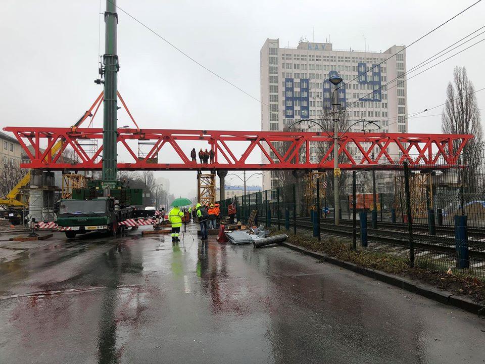 проспект Гузара, пешеходный мост