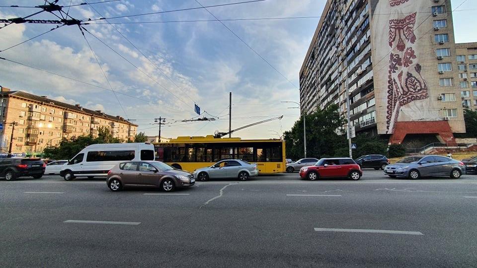 Мешканці трьох районів залишились без світла та води
