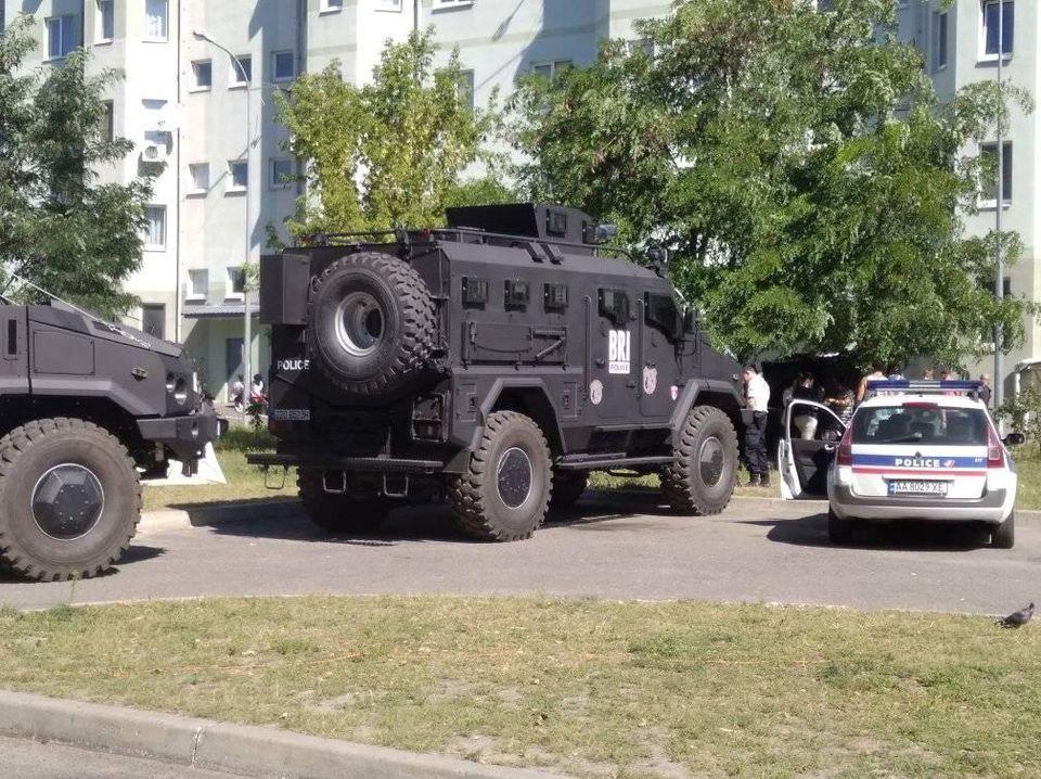 Ван Дамм з неймовірно великими автівками завітав до Бортничів (ФОТО)