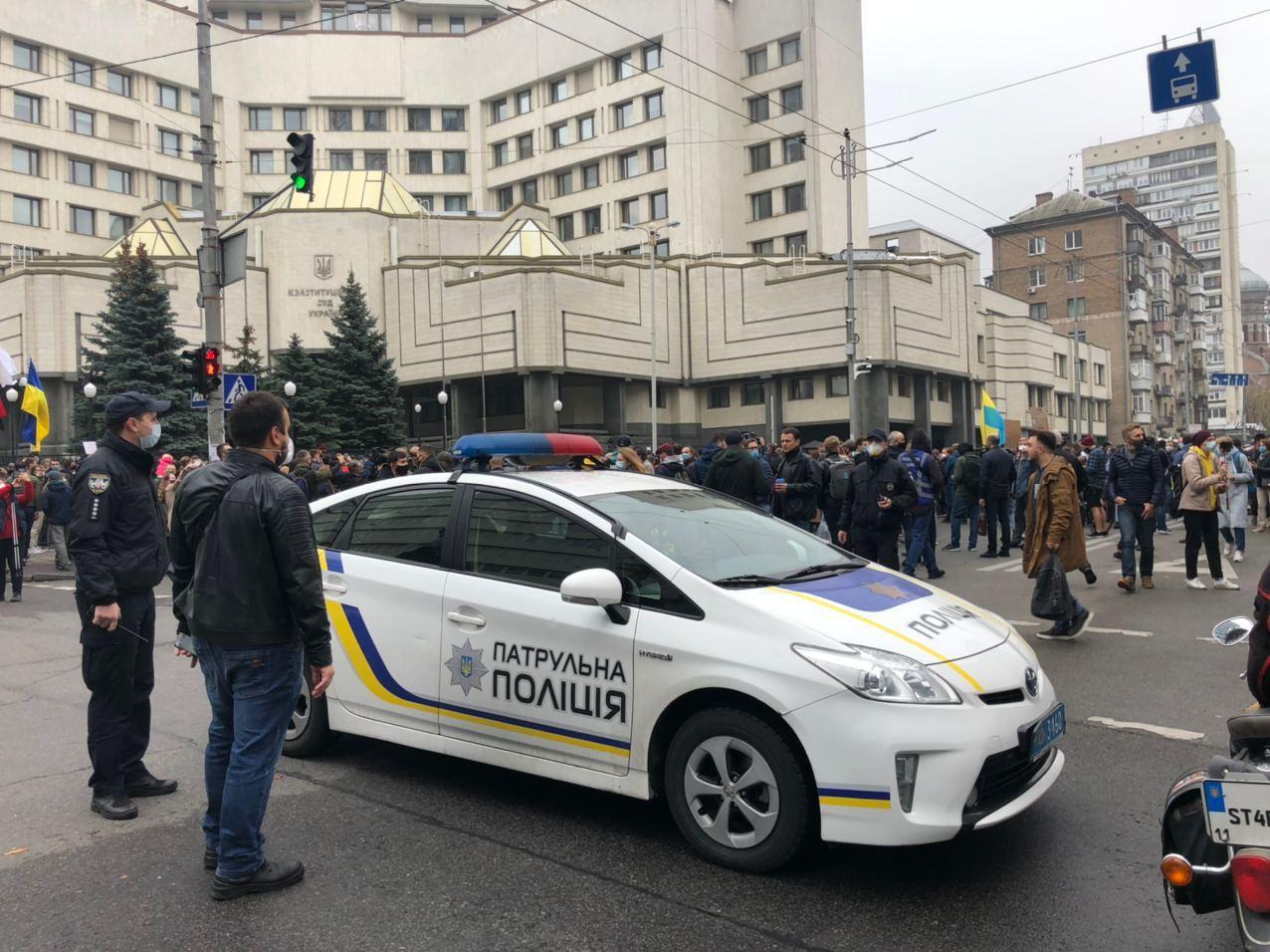 Зеленський пропонує повністю звільнити склад Конституційного суду
