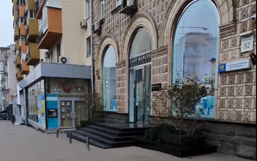 Відео дня “В пошуках смітника”: у центрі Києва зникли всі урни