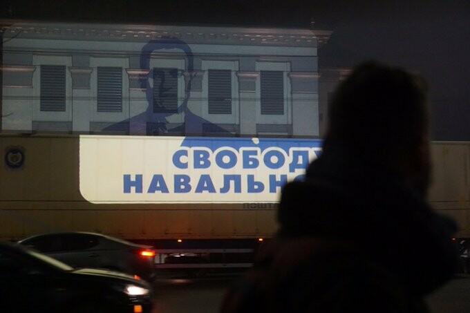 Навальний і карта Криму з’явилися на посольстві Росії в Києві (ФОТО)
