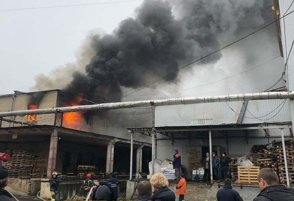 На Повітрофлотському проспекті горів офіс “Укрриби” (ФОТО)