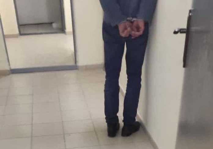Бігав по під’їзду із сокирою та погрожував сусідам – такого мешканця затримали на Відрадному