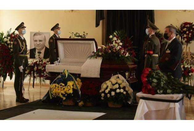 Київ попрощався з батьком української дипломатії Анатолієм Зленком