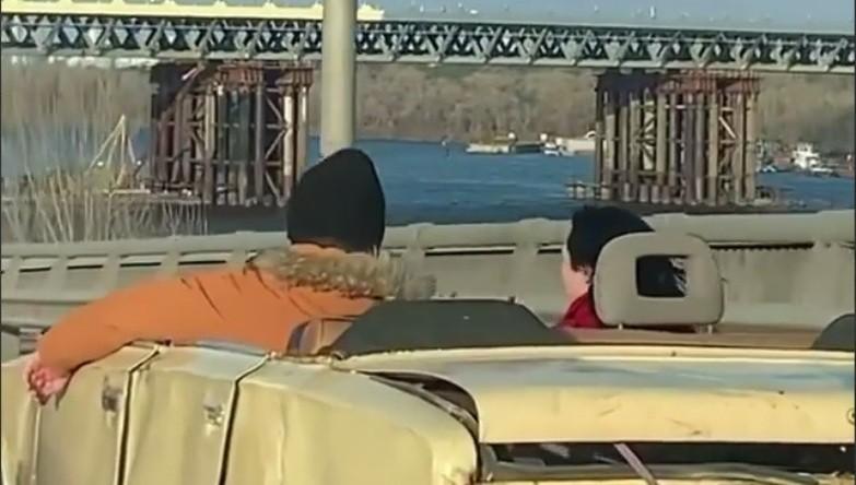 Відео дня. В Києві помітили кастомний кабріолет