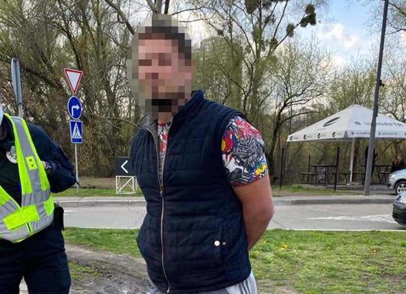 Поранив дорожника та пересів в “Жука” – зловмисника затримали (ФОТО)
