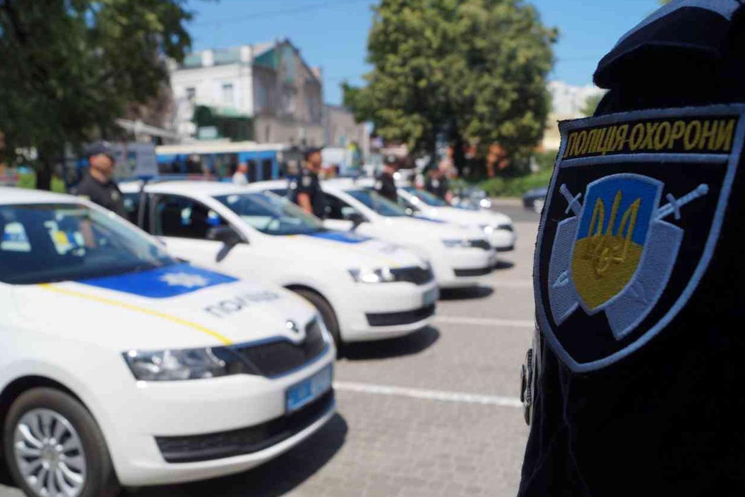 Поліцейське свавілля. Столичні копи вивезли в безлюдне місце іноземця, побили кийками та пограбували