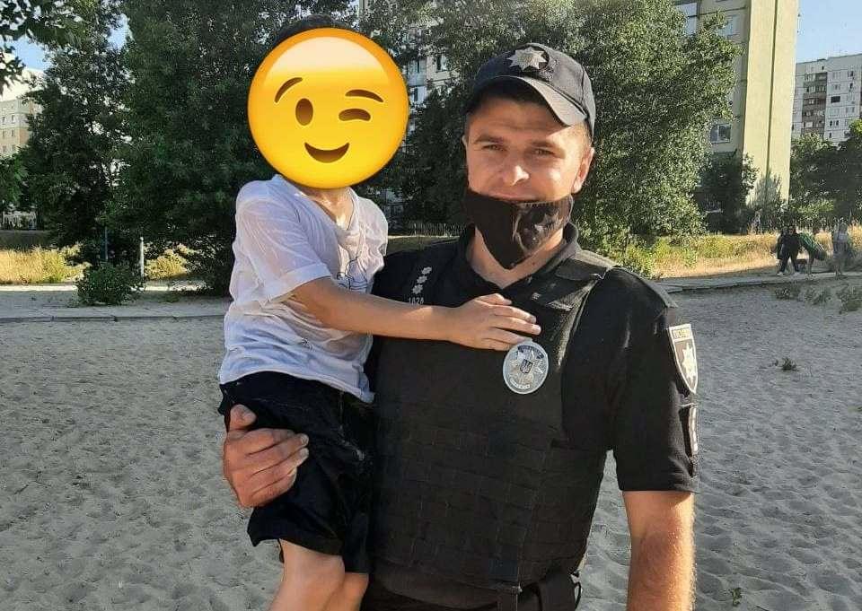 На Оболоні п’ятирічний хлопчик втік з дому купатися в озері