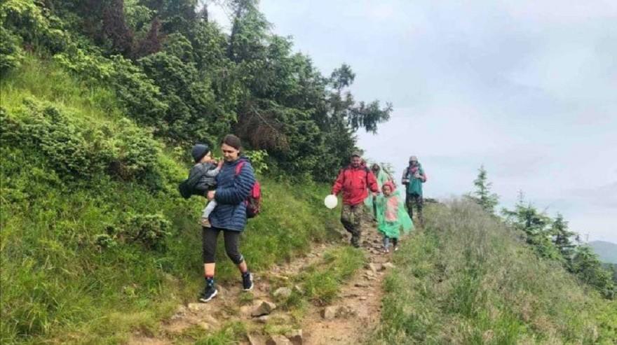 Київське подружжя з немовлям заблукало в горах: деталі