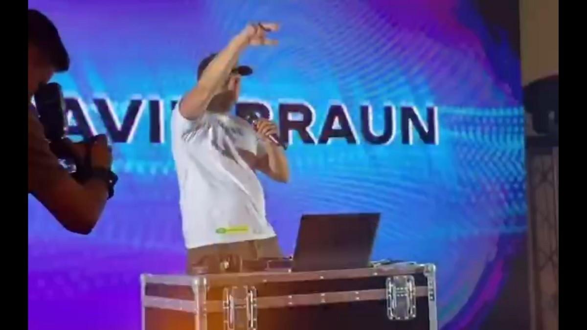 Очільник “слуг” Арахамія виступив у ролі ді-джея David Braun (ВІДЕО)