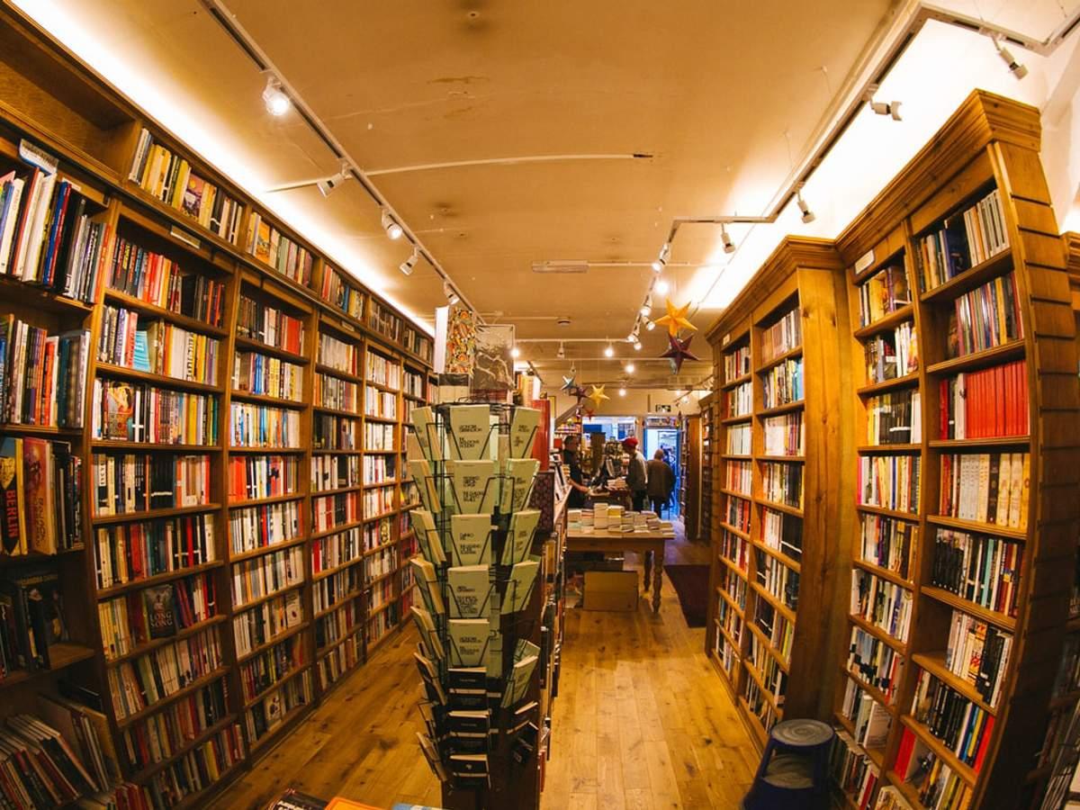 Читання всім! До Дня вчителя Муніципальна книгарня оголосила акцію