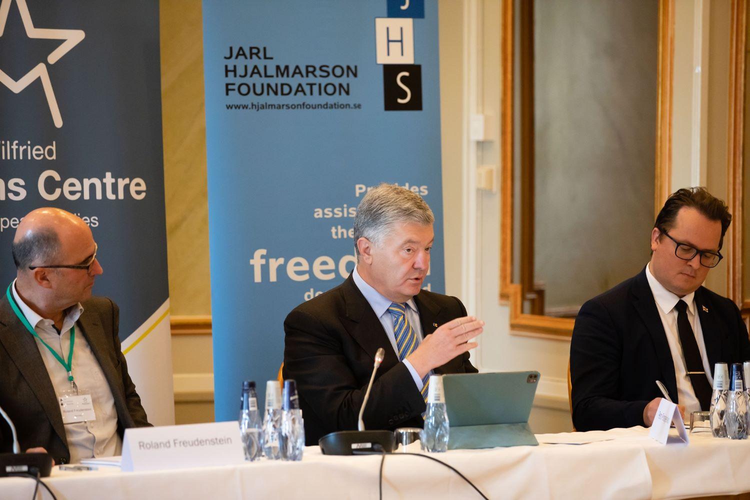 Захід має перестати намагатися «не ображати Путіна» – Петро Порошенко