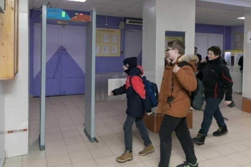 У школах Києва встановлять металодетектори