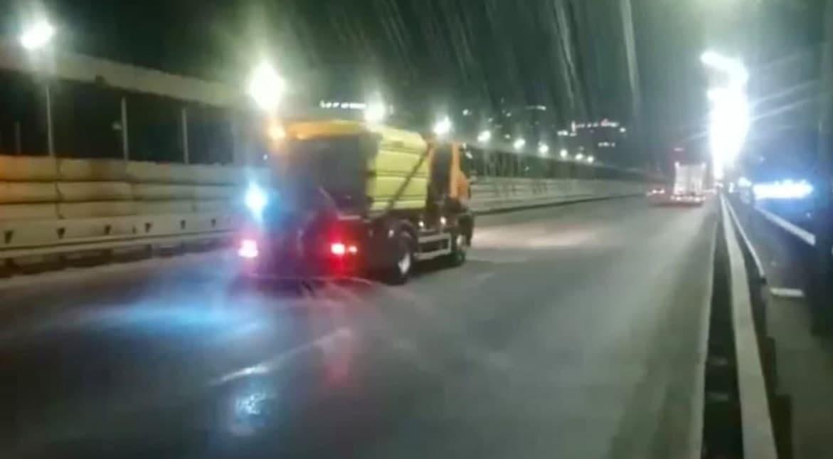 обробка доріг проти ожеледі