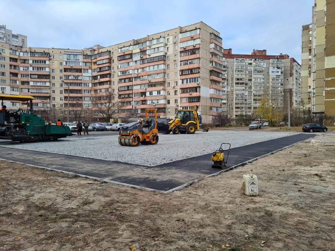 У Деснянському районі почали будувати міні-роледром