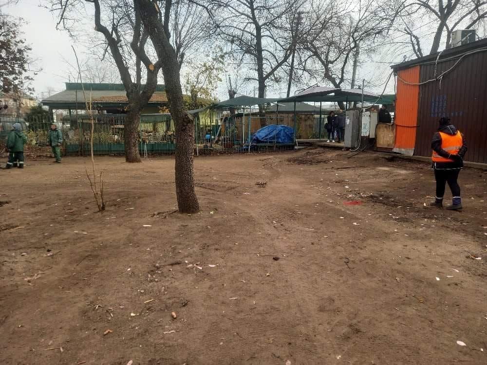 В парку “Привокзальний” зникла стихійна торгівля. Тут наводять красу (ФОТО)