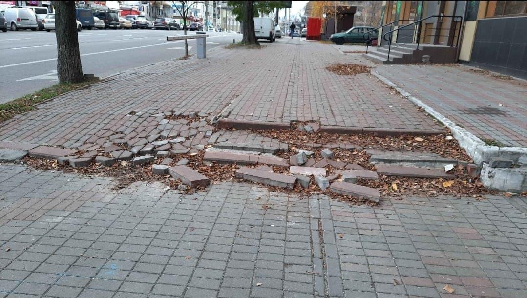 залатали тротуар на Антоновича