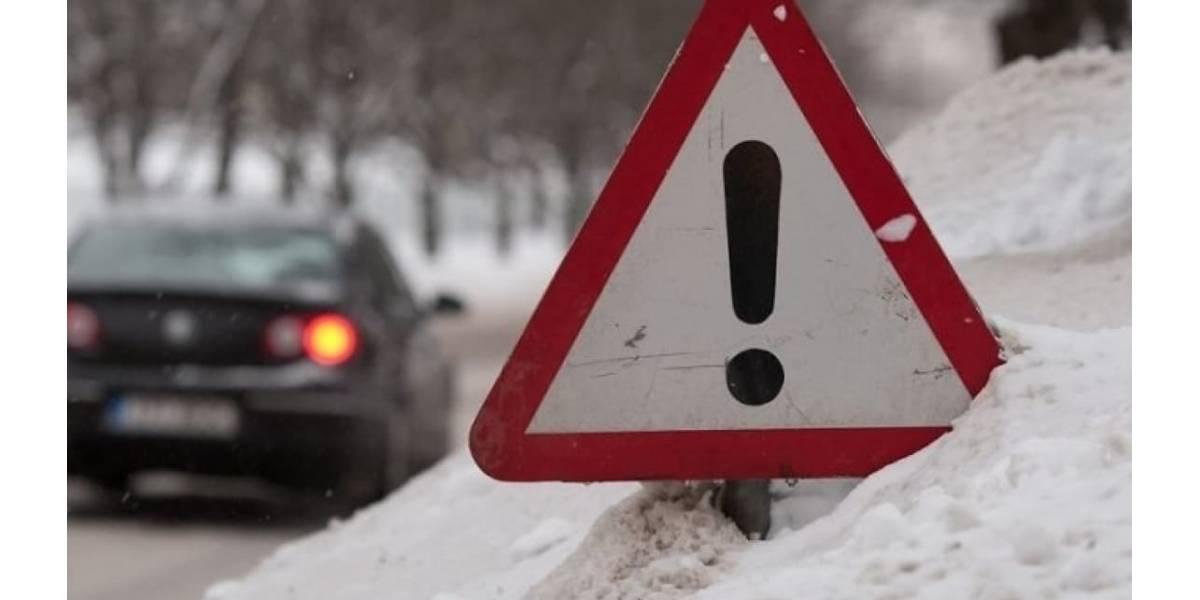 Ожеледиця в дії. Під Києвом зіткнулися більше десяти автівок (ВІДЕО)