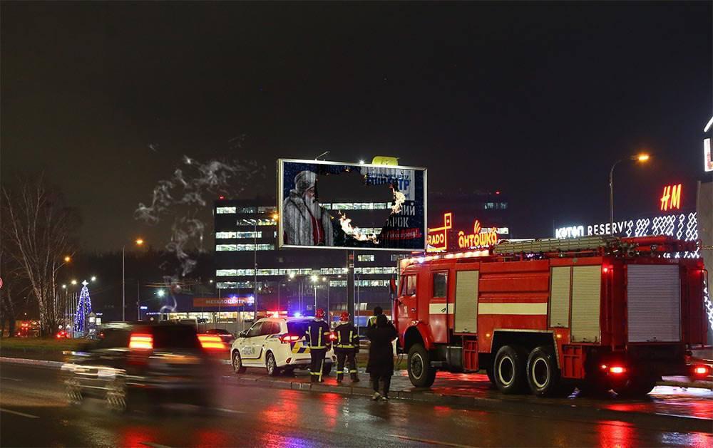 На Палладіна горів борд будівельного маркета, в рекламі – діра