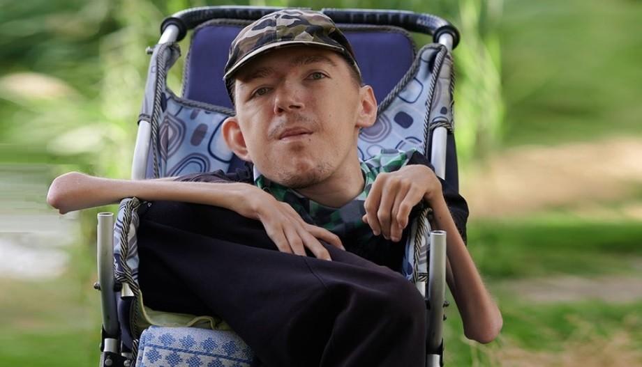 Український Нік Вуйчіч: в Києві помер відомий волонтер Антон Дубішин