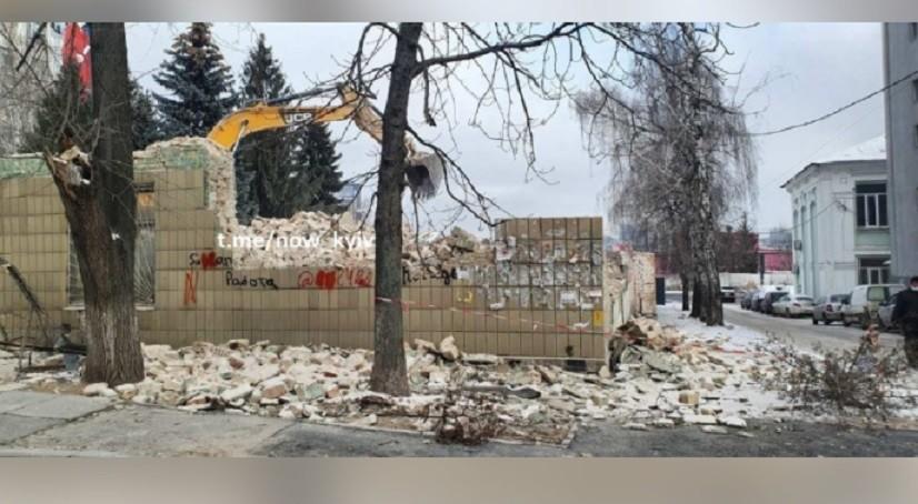 На території залізничного інституту у Києві знищують дерева