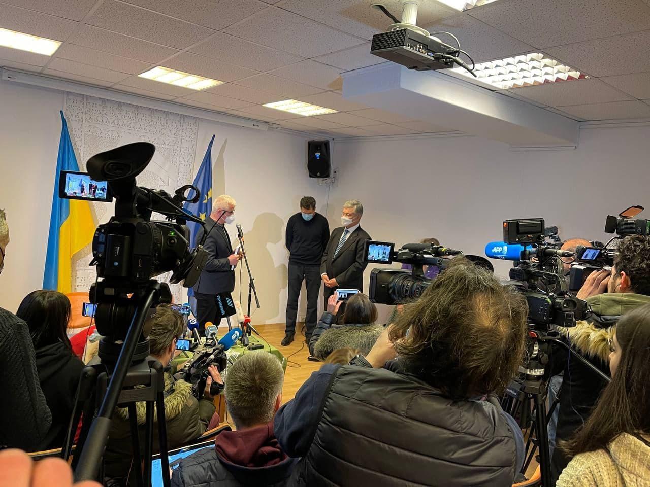 Порошенко назвав дві основні причини атаки з боку Зеленського