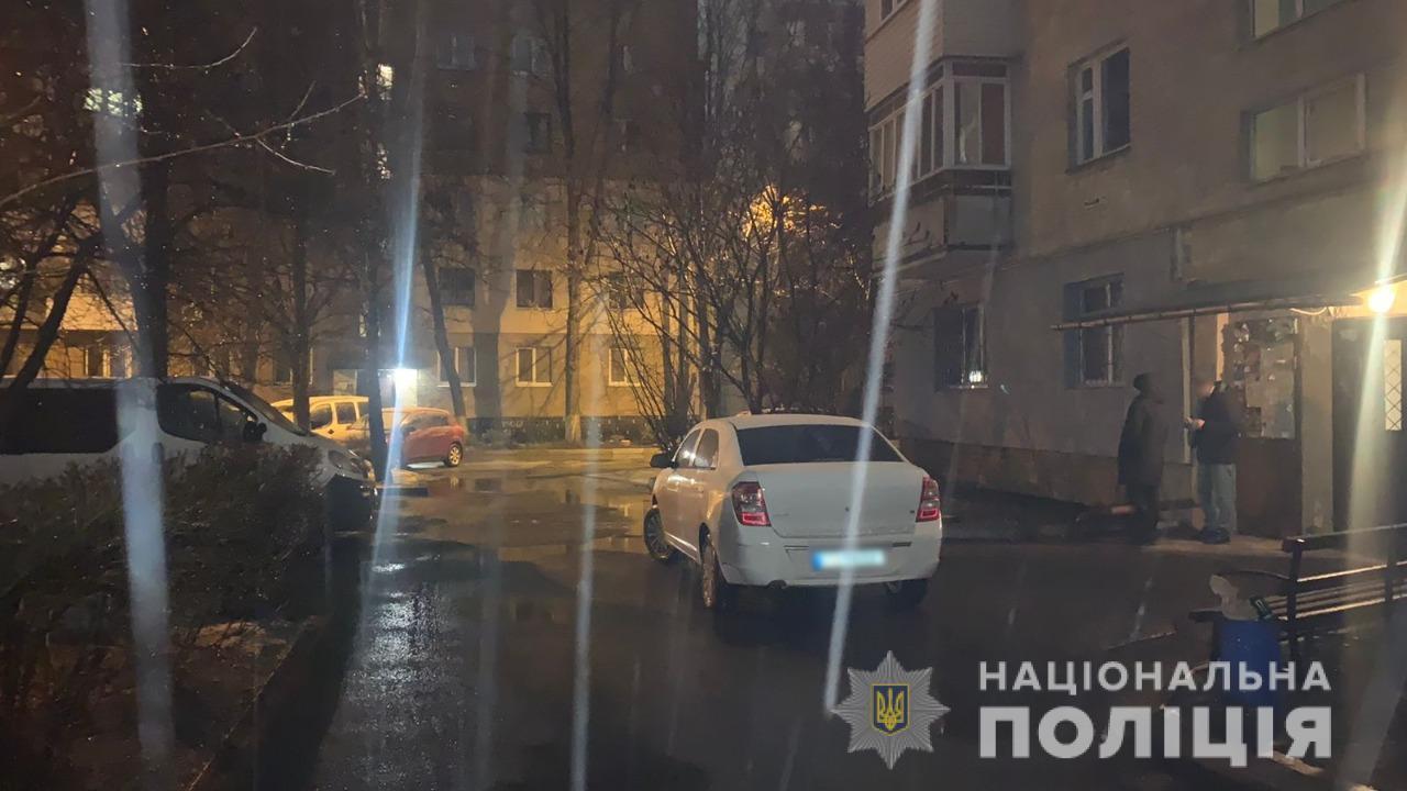 Ножем у живіт і груди. У Вишневому жінка порізала неповнолітнього хлопця