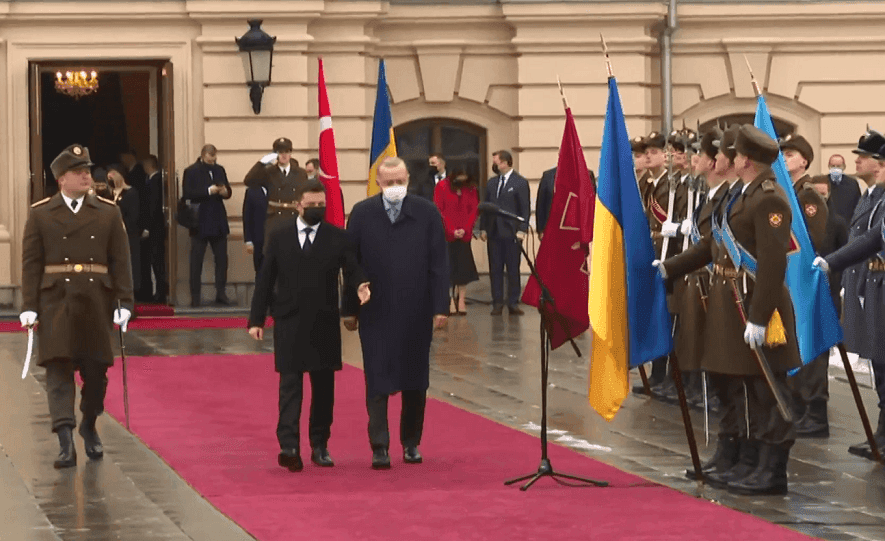 “Слава Україні”: Ердоган у Києві звернувся до почесної варти (ВІДЕО)