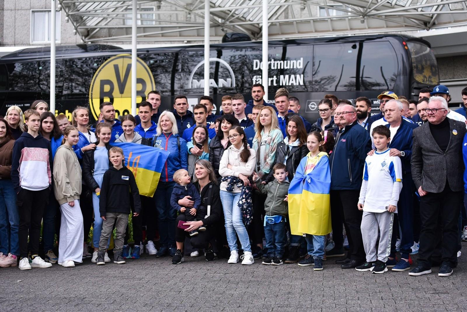 Футболісти “Динамо” зустрілися у Дортмунді з українськими біженцями