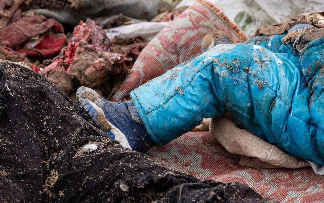Чергова жахлива знахідка під Києвом: розстріляні в автівці жінки і діти (ФОТО)