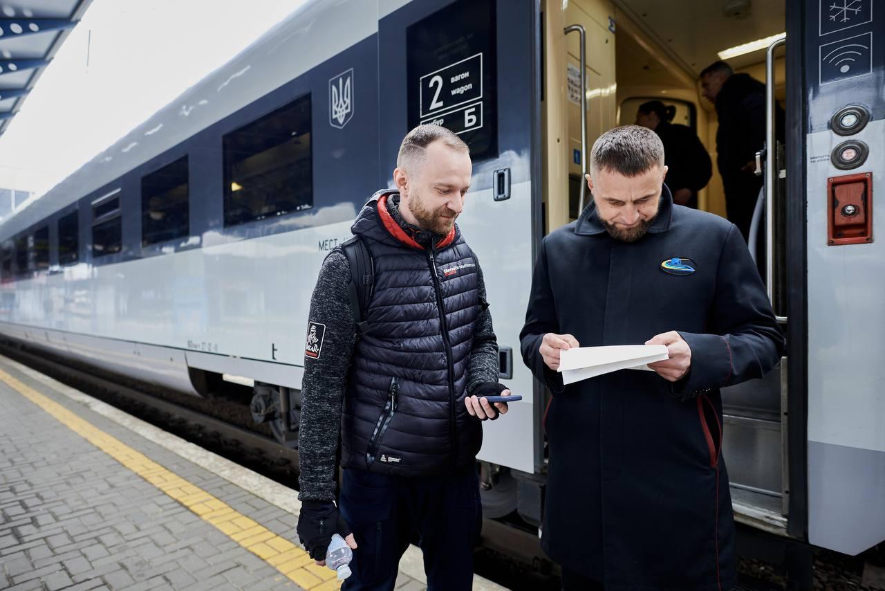Поїзд Київ Чернігів Крюків
