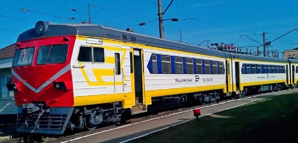 Приміський поїзд “Яготин-Київ” тепер курсує за новим графіком