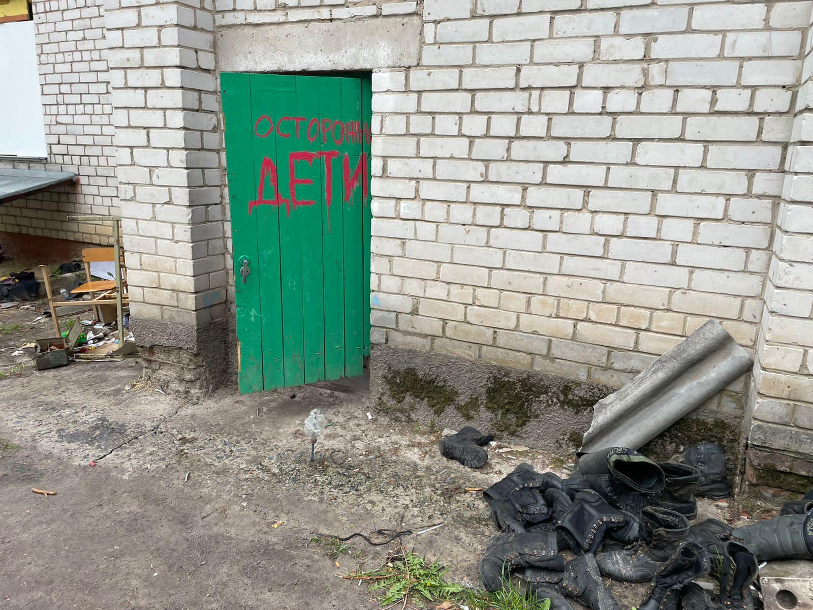 Окупанти використовували 350 заручників як живий щит
