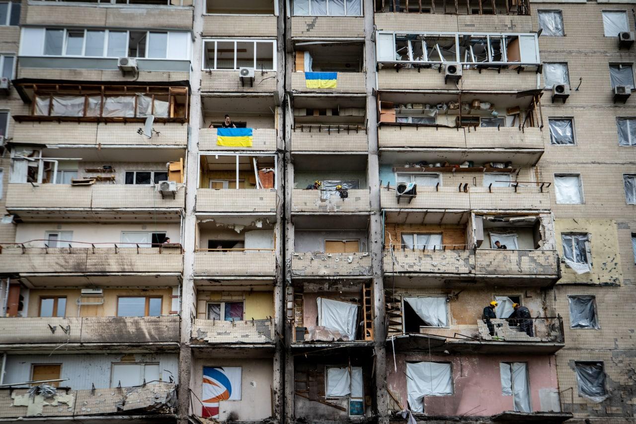 зруйнований окупантами житловий будинок у Києві