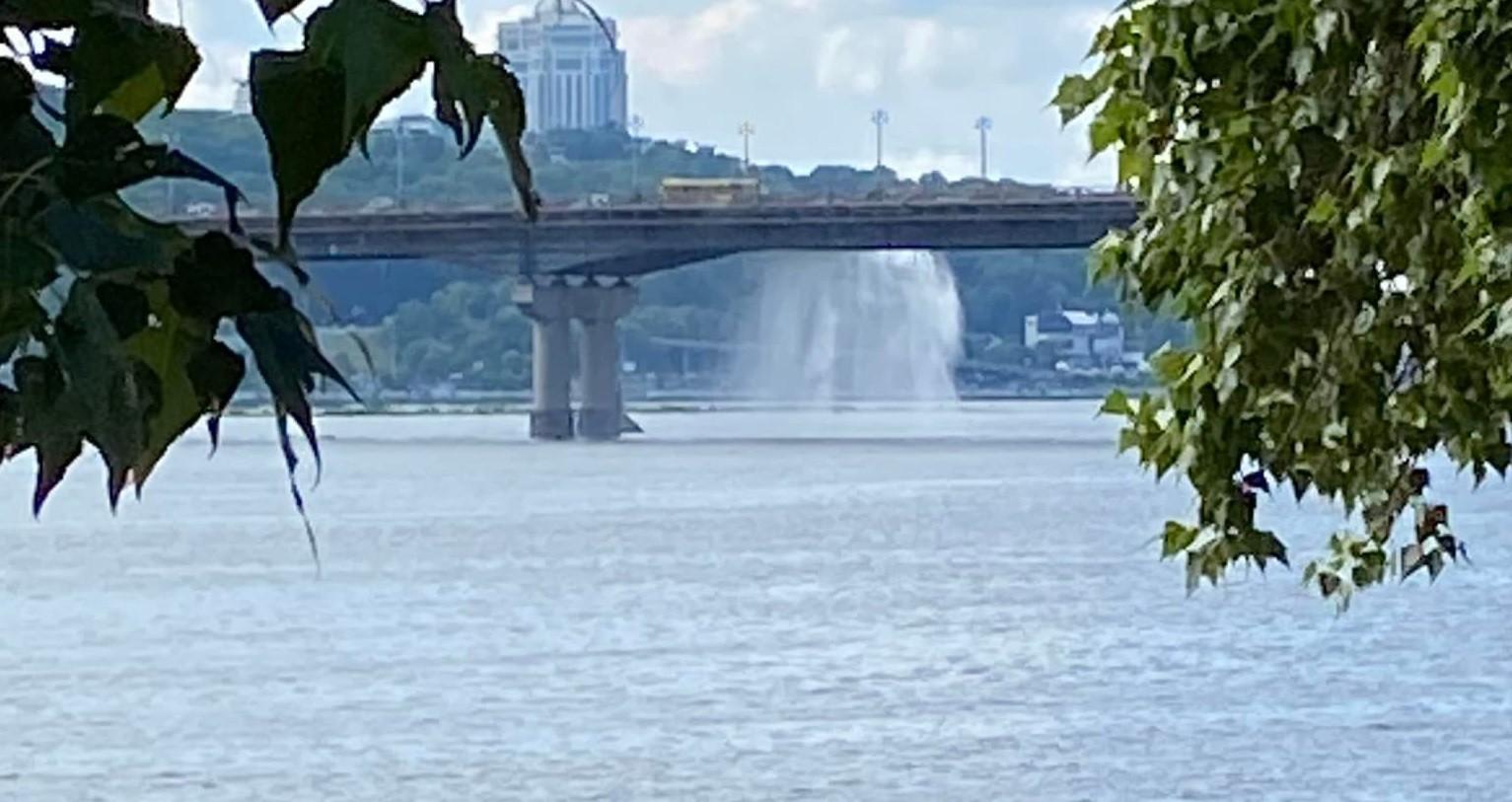 міст патона прорив водоспад