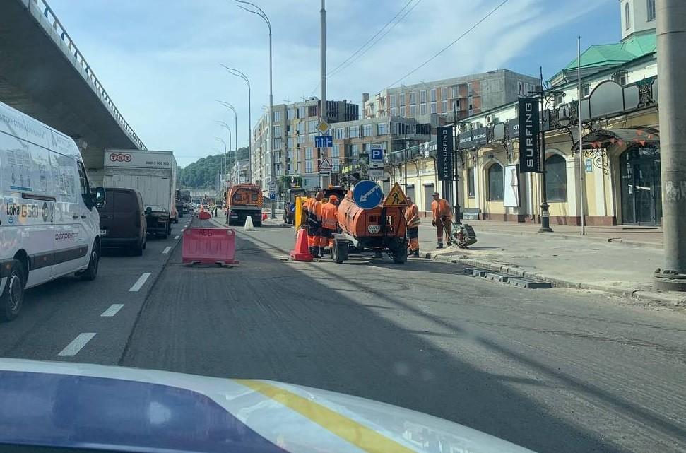 ремонт дороги на набережно-хрещатицькій