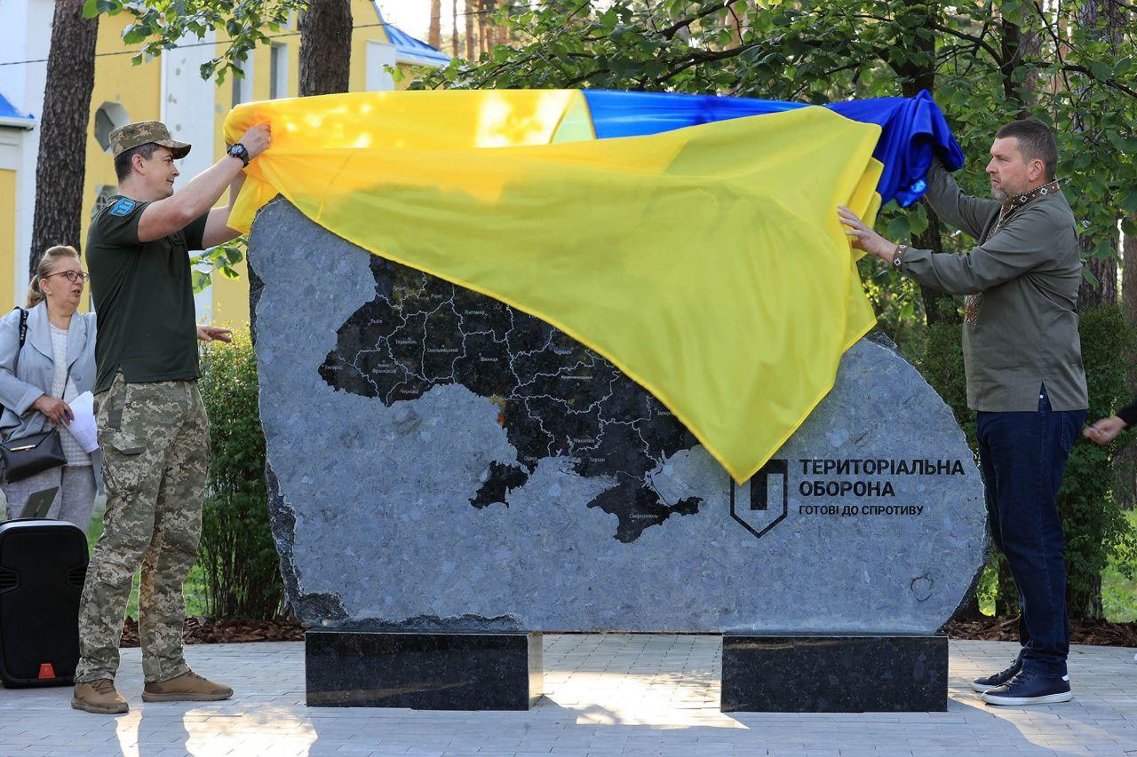 Під Києвом відкрили перший в Україні пам’ятний знак Силам Тероборони
