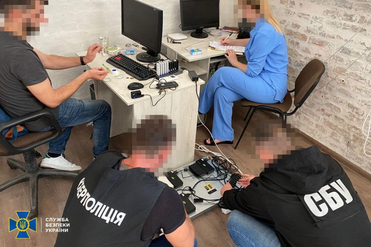 На Київщині заблокували ботоферму, яка налічувала понад 5 тисяч фейкових Facebook акаунтів