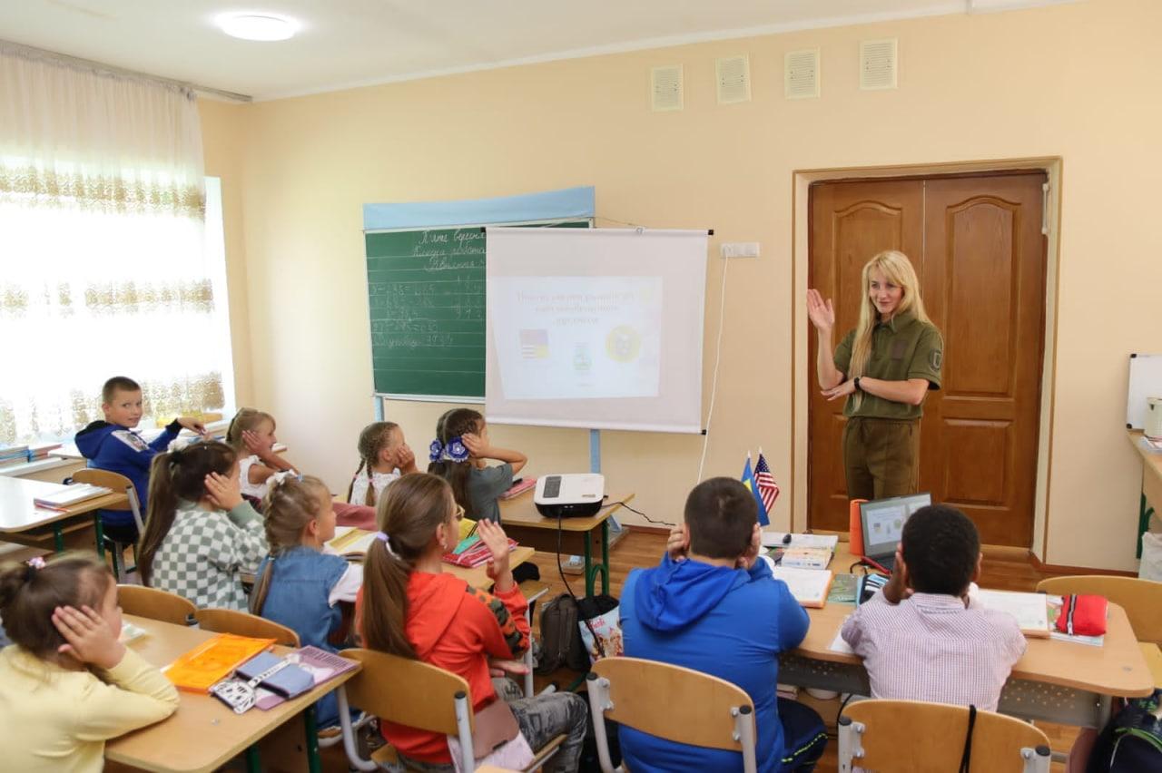 На Київщині стартував проєкт “Зменшення ризиків травмування дітей від вибухонебезпечних предметів”