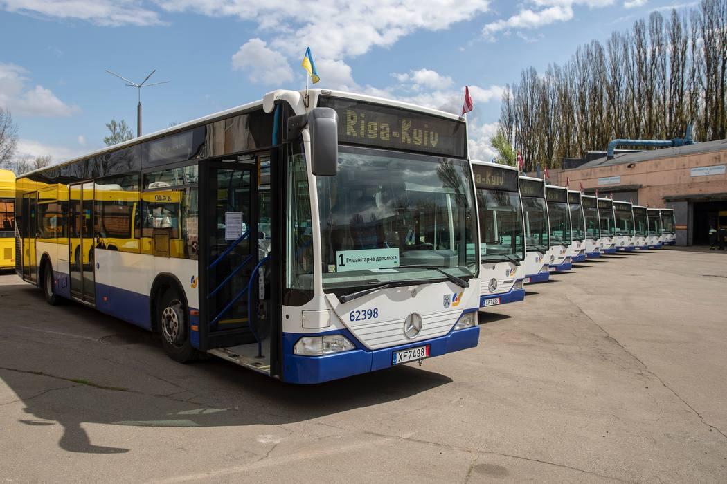 Подаровані Ригою автобуси виходять на новий маршрут в Києві