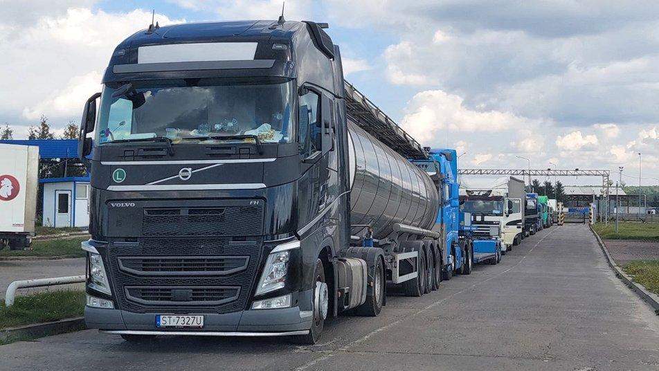 Стало відомо, коли запрацює електронна черга для вантажівок на кордоні – деталі сервісу