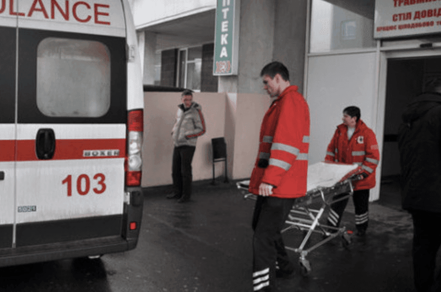 Бійка через паркомісце: двох жінок поранили ножем